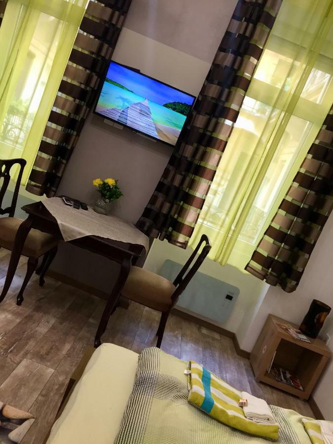 Buda Boutique Apartment บูดาเปสต์ ภายนอก รูปภาพ